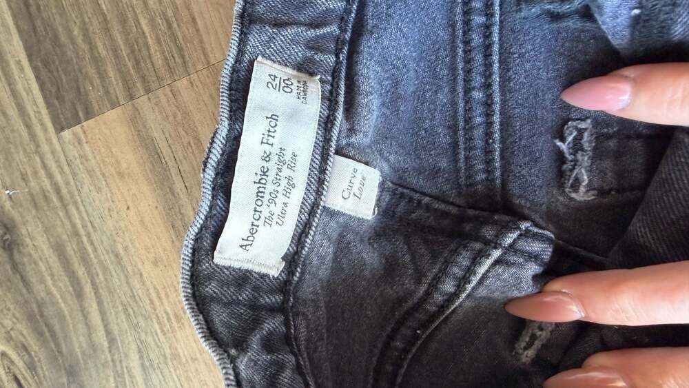 Abercrombie & Fitch Curve Love The '90s Straight Ultra High Rise Jeans - Picture 3 of 5